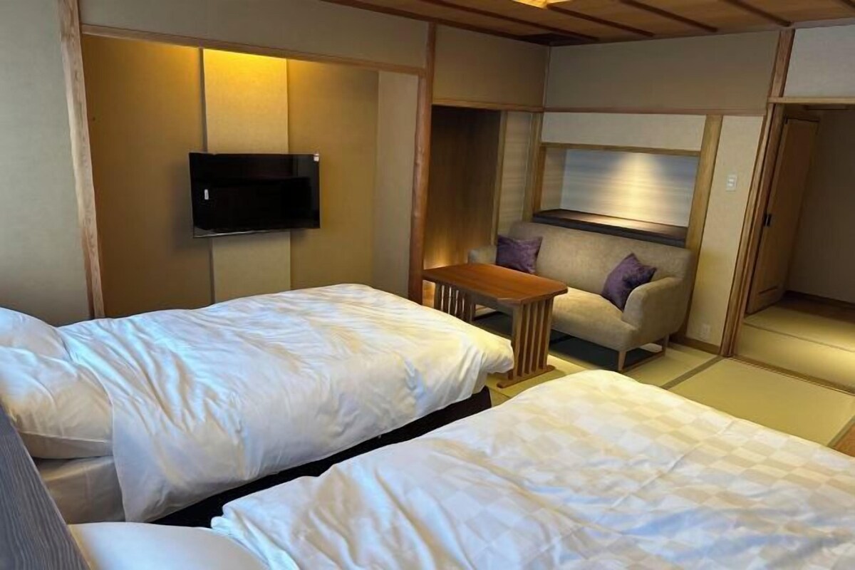 Down duvets, free minibar, in-room safe, laptop workspace