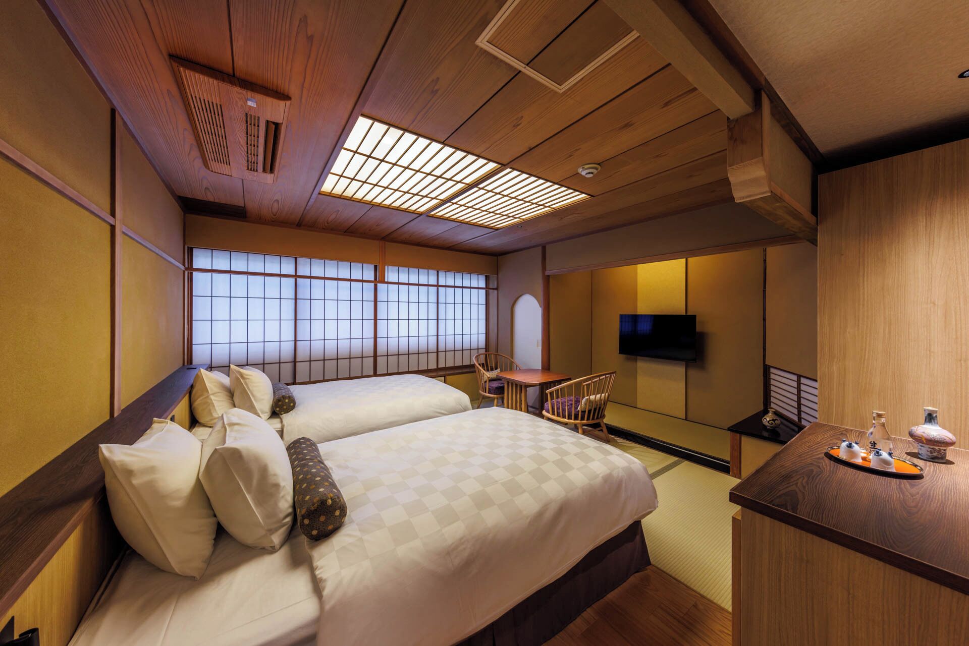 Kahden hengen superior-huone (kaksi sänkyä) | Untuvapeitot, ilmaiset minibaarituotteet, tallelokero huoneessa