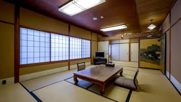 Phòng truyền thống (12+6 Tatami mats) | Chăn bông, minibar với thức uống miễn phí, két bảo mật tại phòng