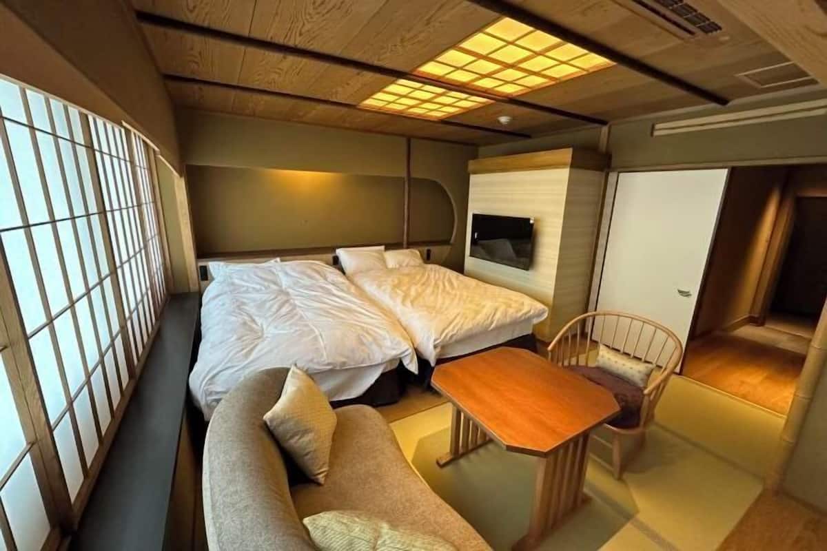 Down duvets, free minibar, in-room safe, laptop workspace