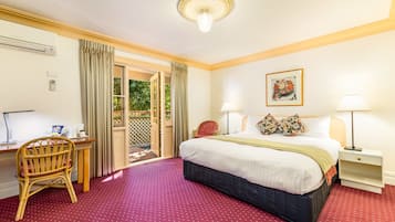 Deluxe Room | Minibar, desk, iron/ironing board, rollaway beds