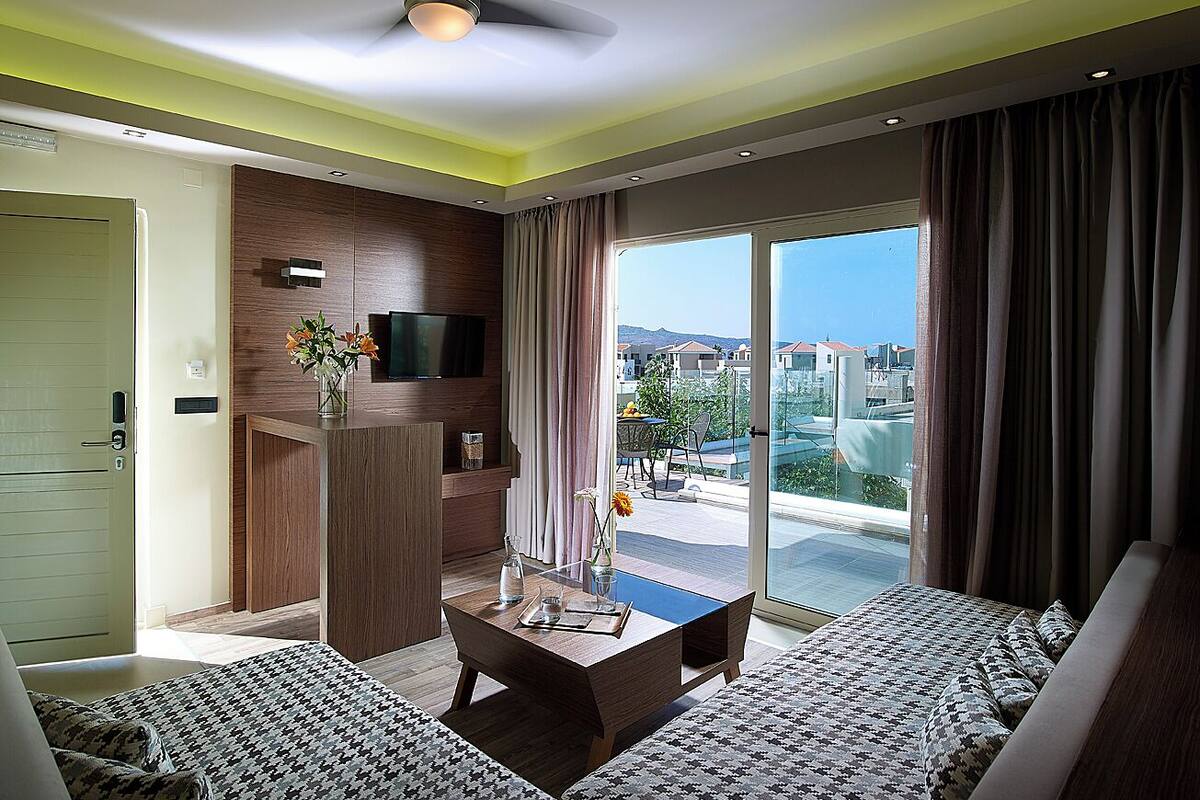 Select Comfort beds, soundproofing, free WiFi, bed sheets