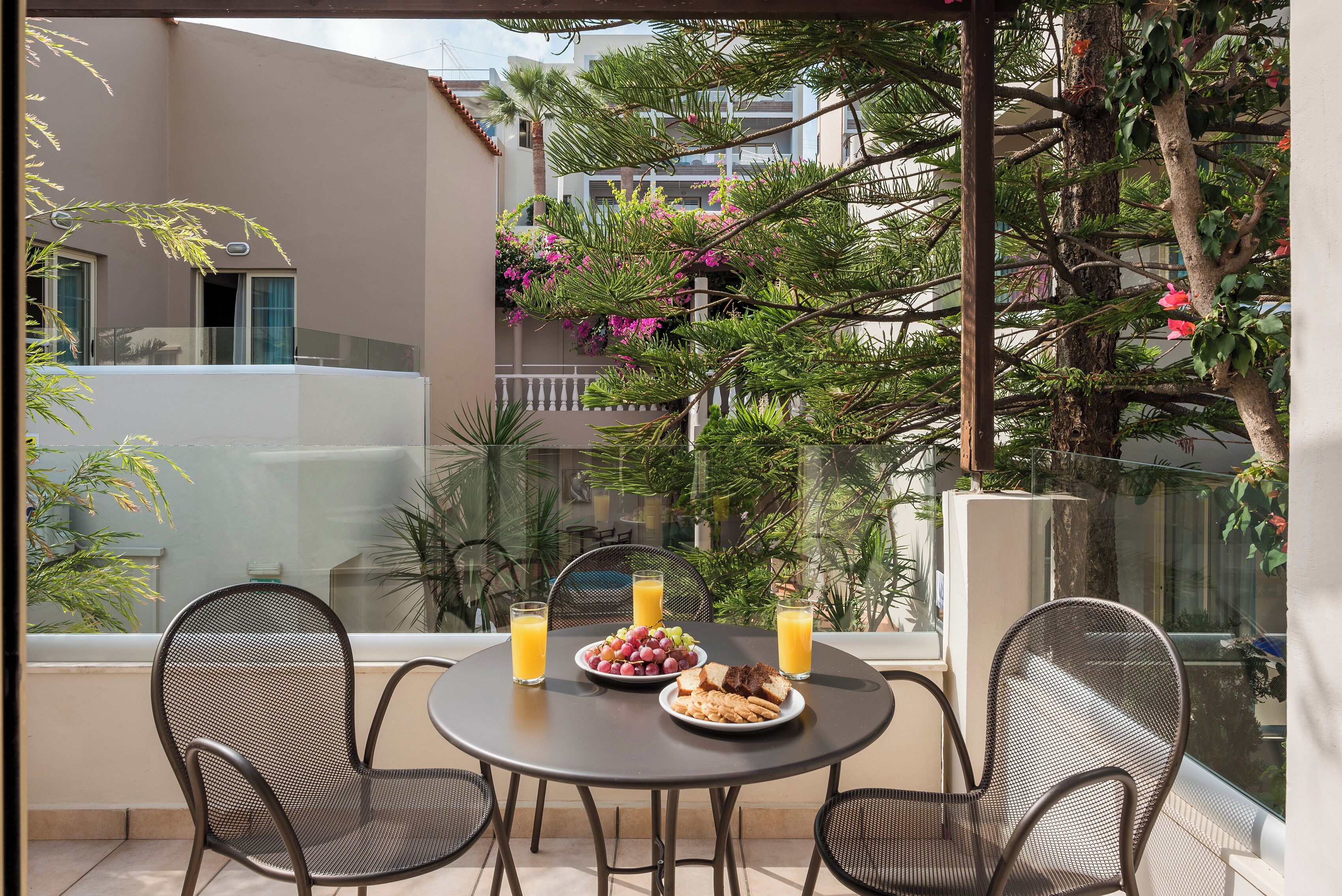 Essence Studio | Private kitchen | Coffee/tea maker, fridge, electric kettle, highchair