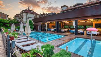 3 albercas techadas y alberca al aire libre por temporada