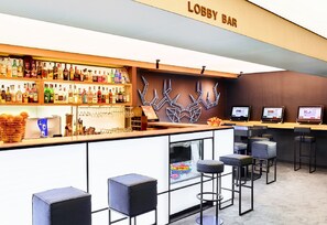 2 bares o lounges, bar de cocteles, lounge en el lobby 