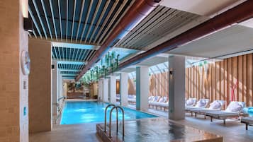 3 piscines couvertes, piscine extérieure (ouverte en saison)