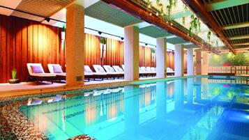 3 albercas techadas y alberca al aire libre por temporada