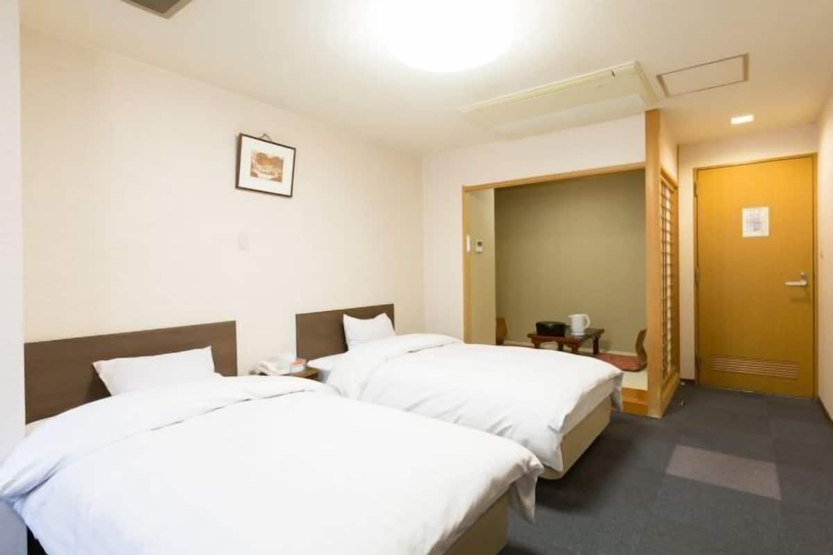 Minibar, safe på rommet, blendingsgardiner og strykejern/-brett