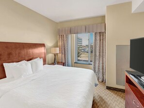 Junior Suite, 1 King Bed (Evolution) | Premium bedding, desk, blackout drapes, iron/ironing board - Hilton Garden Inn Oklahoma City North Quail Springs (Oklahoma City)