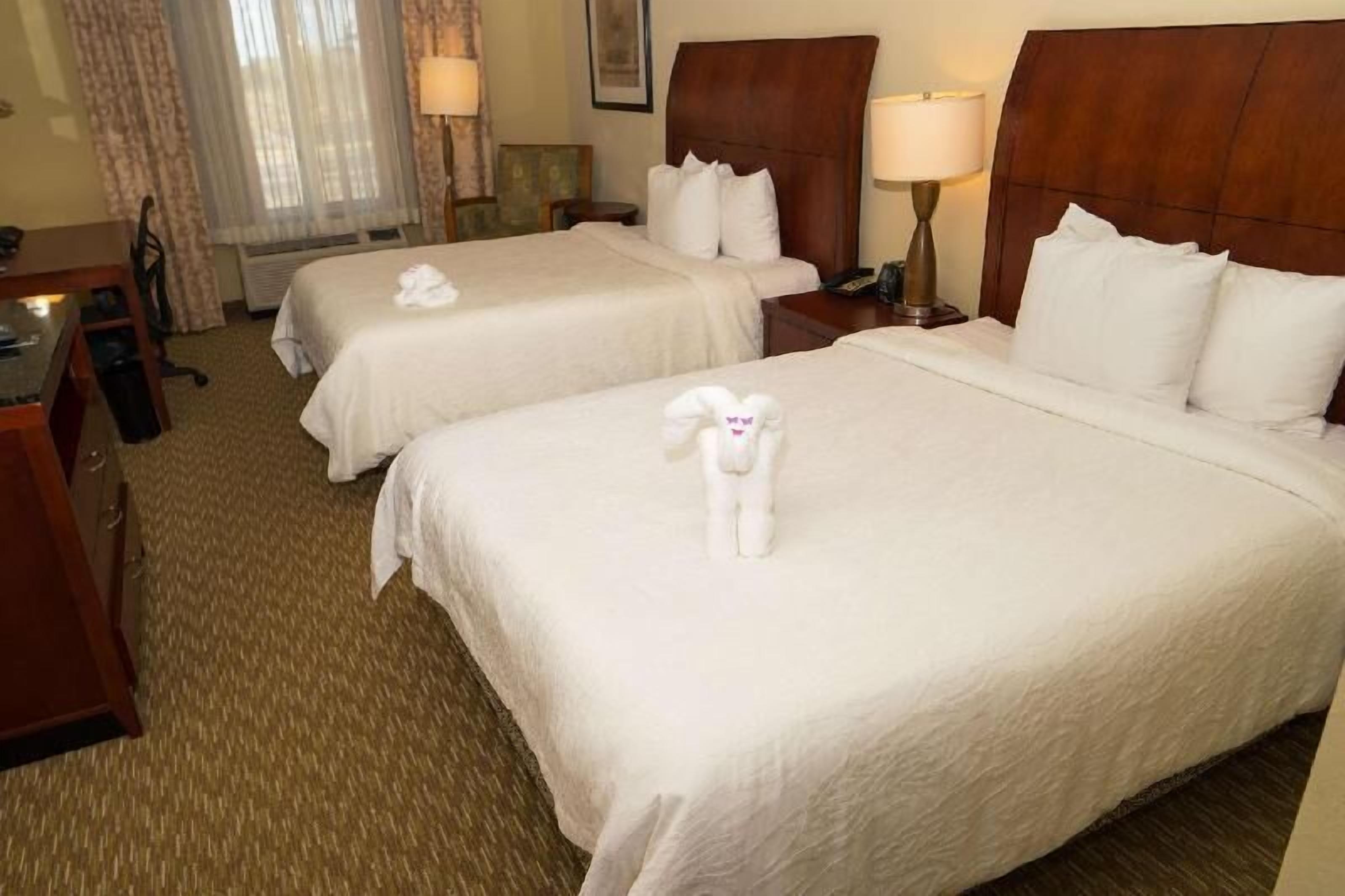 Ropa de cama de alta calidad, escritorio y cortinas blackout 