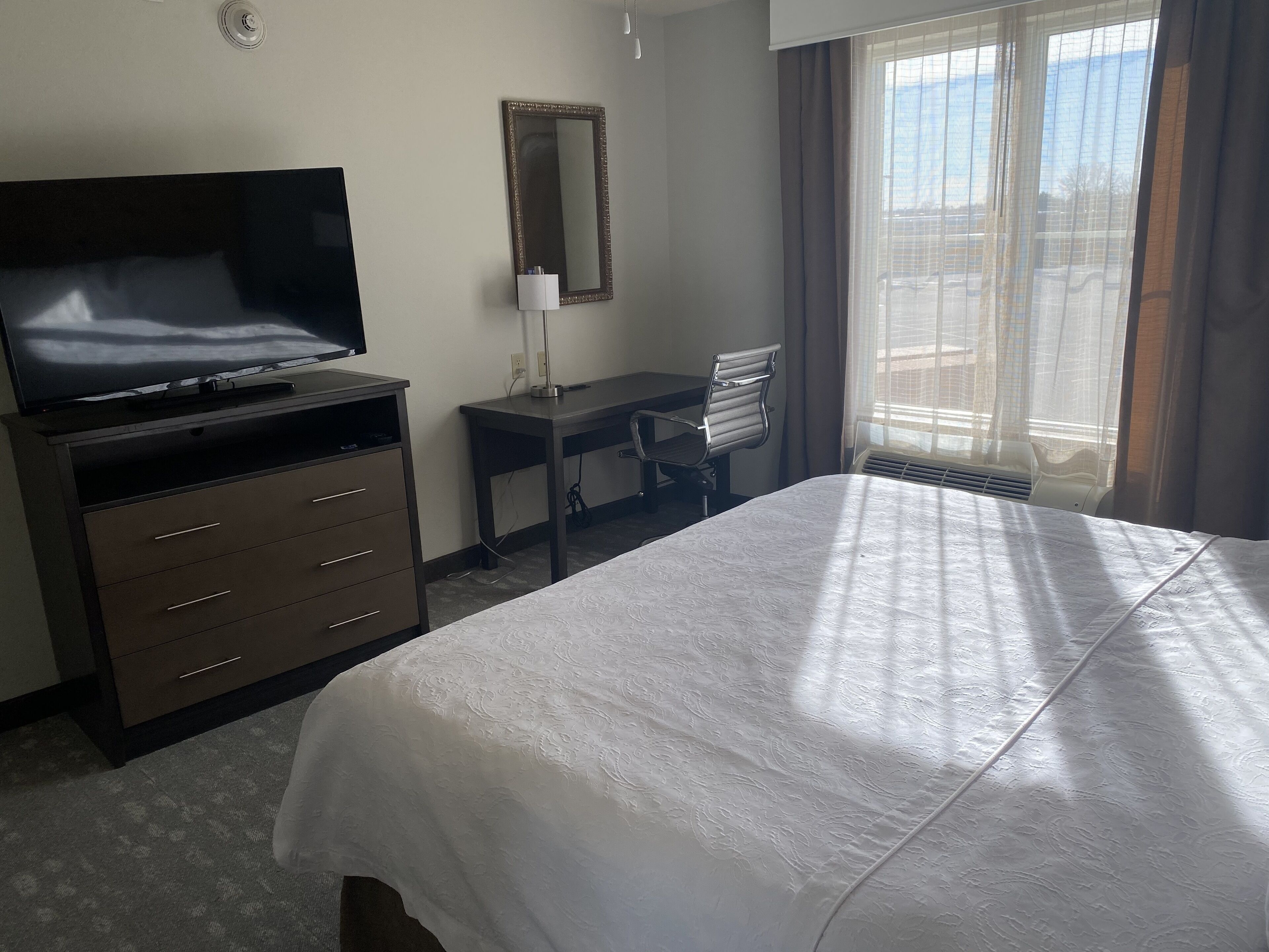 suite, non smoking | in-room safe, desk, laptop workspace, blackout curtains