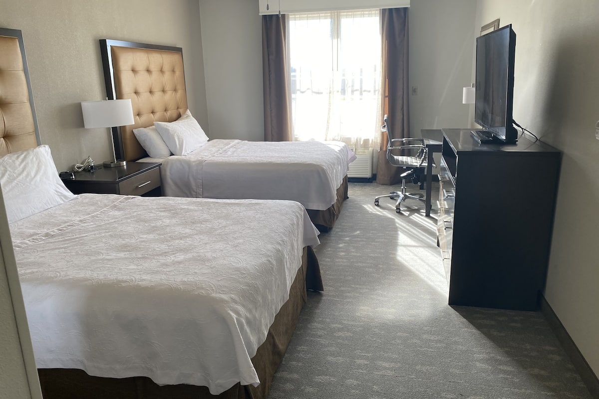 in-room safe, desk, laptop workspace, blackout curtains