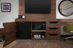 Cofres nos quartos, ferros/tábuas de passar roupa, berços grátis