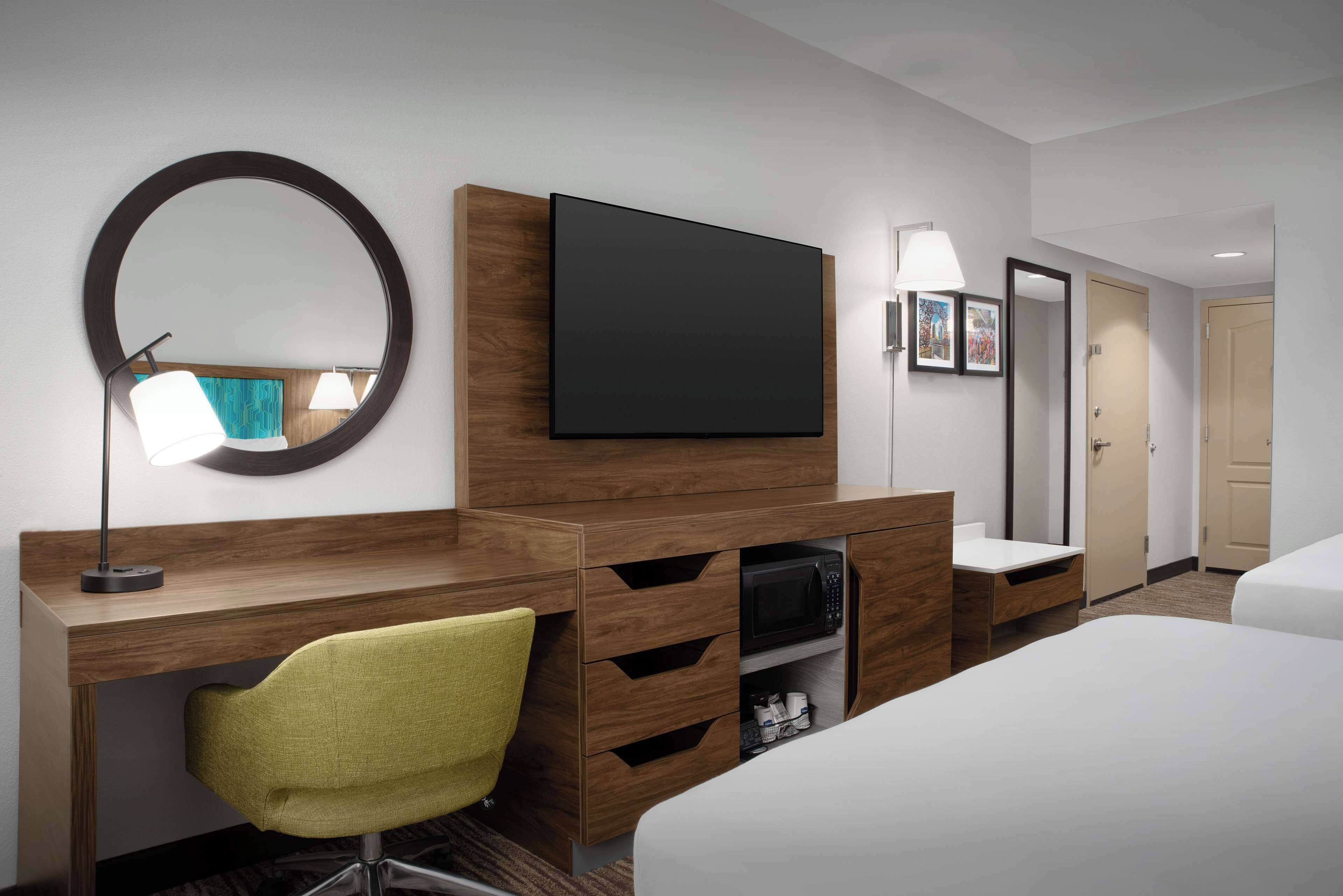 兩張大雙人床 (禁止吸煙) | 客房內保險箱、熨斗/熨衣板、免費搖籃/嬰兒床、折疊床/加床