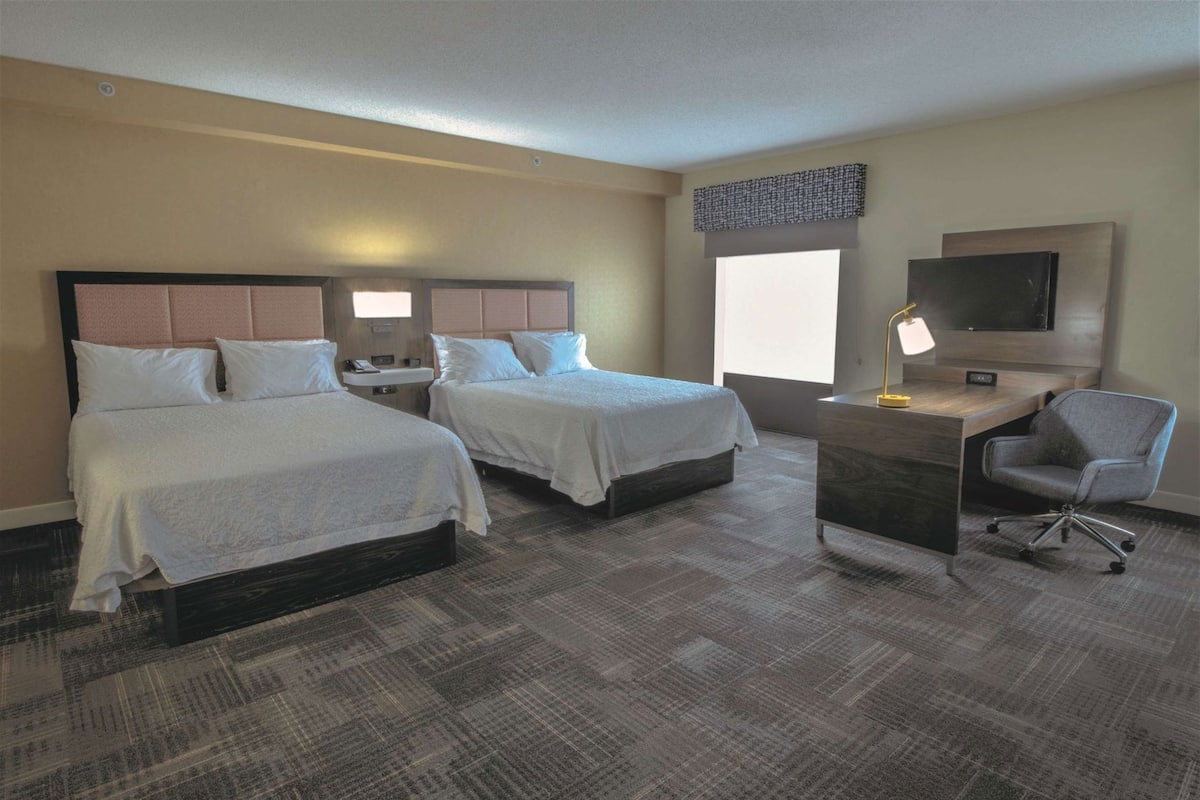 Premium bedding, in-room safe, blackout drapes, iron/ironing board