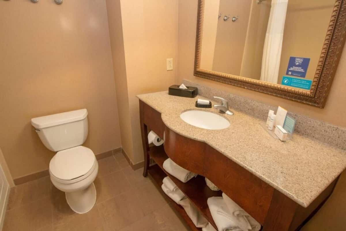 Bathroom | Free toiletries, hair dryer, towels