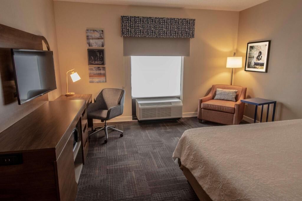 Premium bedding, in-room safe, blackout drapes, iron/ironing board
