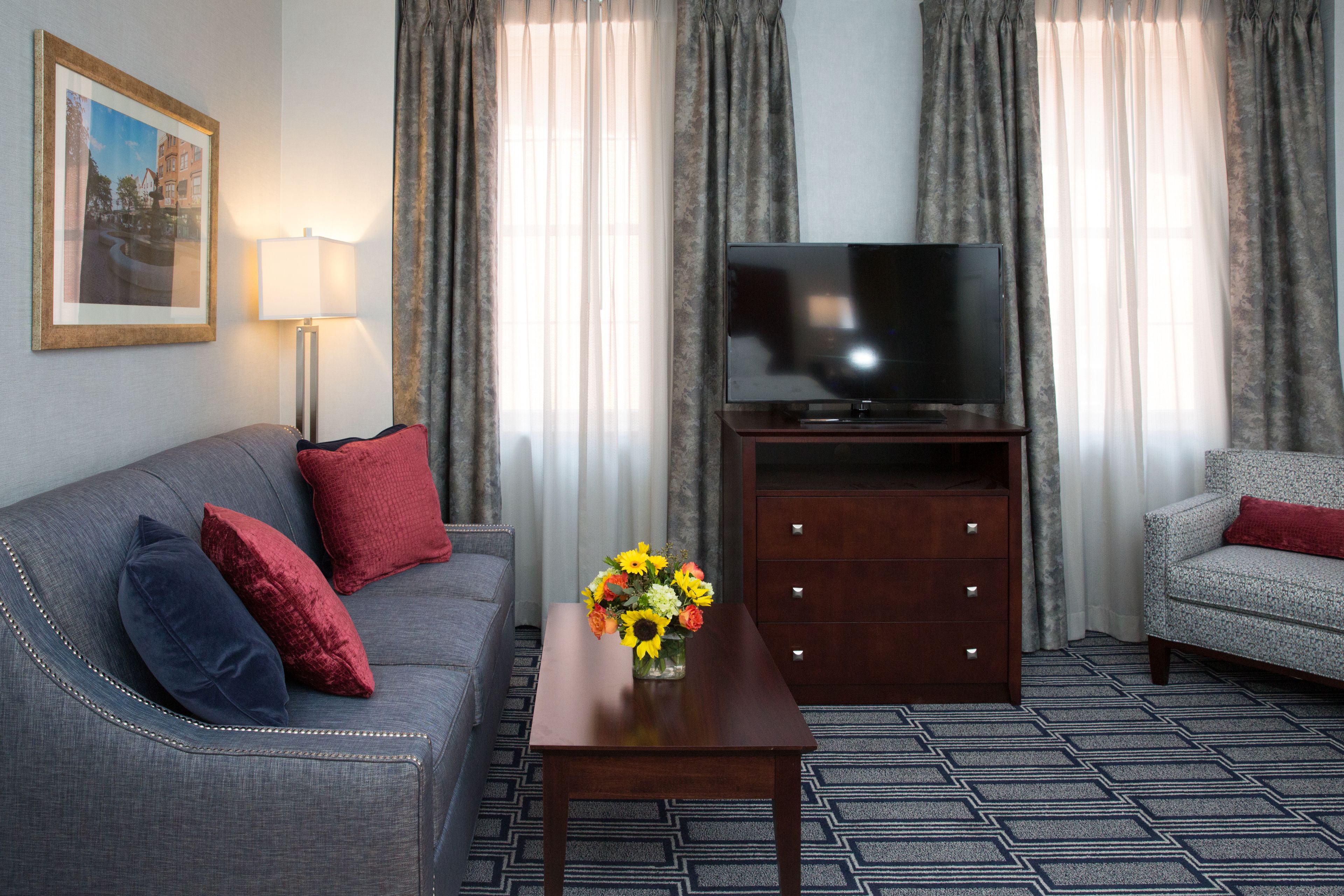 room | hypo-allergenic bedding, in-room safe, laptop workspace