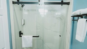 Free toiletries, hair dryer (on request), towels - Hotel Paso Robles Wine Country (Paso Robles)