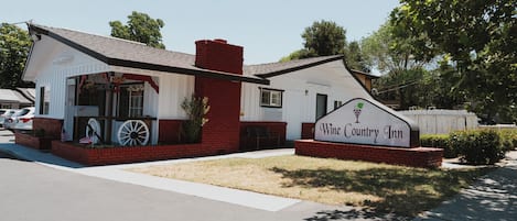 Façana frontal de l'allotjament