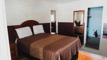 Standard Room, 1 King Bed | 1 bedroom, iron/ironing board, free WiFi, bed sheets