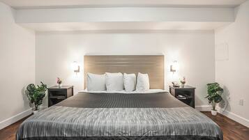 Executive Room, 1 King Bed | Premium bedding, free WiFi, bed sheets, wheelchair access