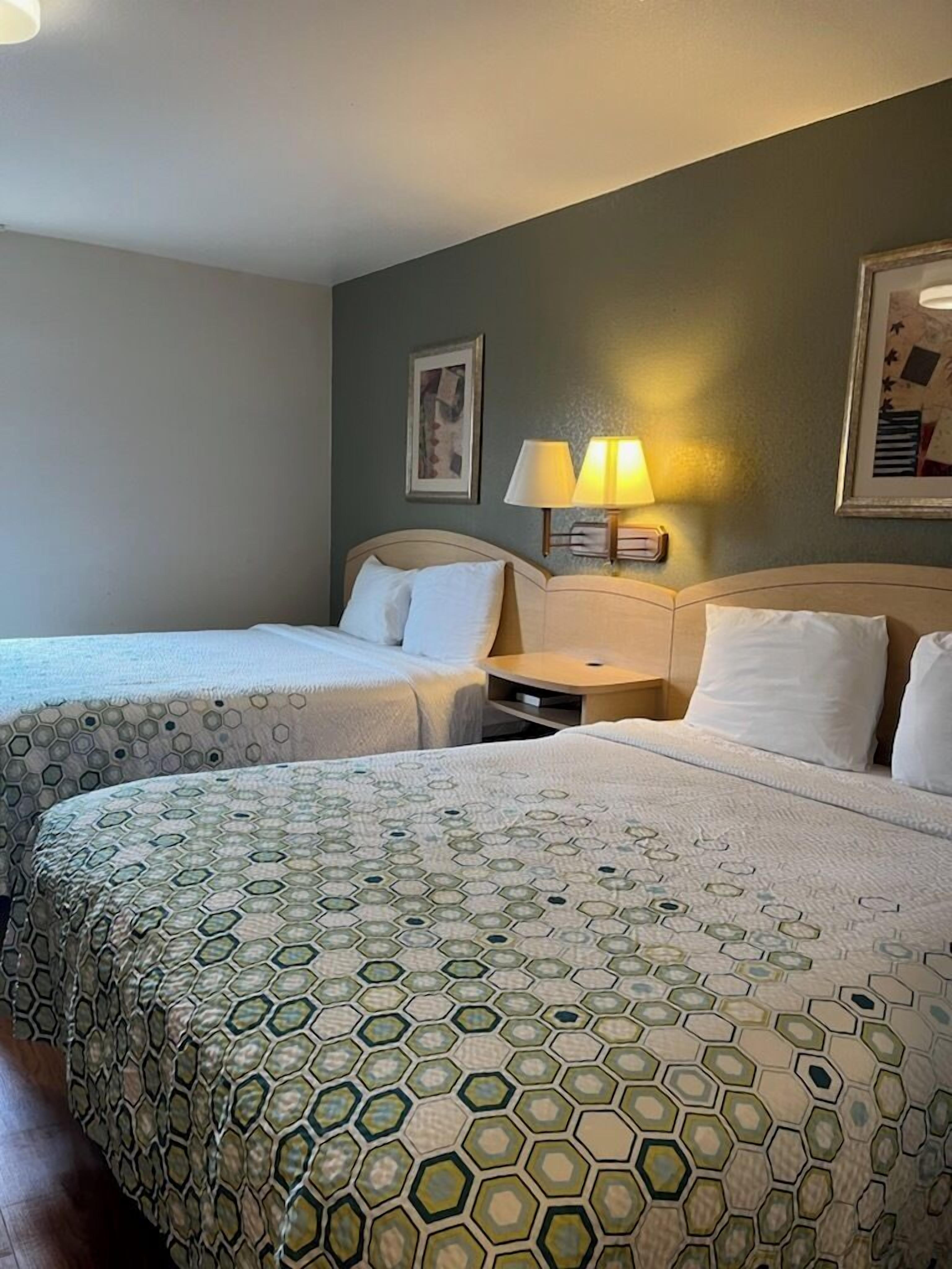 Desk, cribs (free), WiFi (free), bed sheets