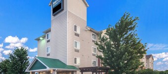 HomeTowne Studios & Suites by Red Roof Bentonville