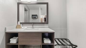 Combined shower/bathtub, hair dryer, towels, soap