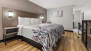 A modern hotel room with a large bed, bedside tables, a desk, and a chair. - Red Roof Inn Memphis - Graceland/ Airport (Memphis)