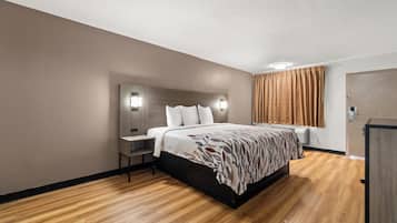 Habitación Deluxe, 1 cama King size, para fumadores | Escritorio, espacio para trabajar con laptop y cortinas blackout