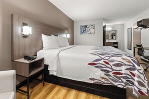 Desk, laptop workspace, blackout drapes, iron/ironing board - Red Roof Inn Memphis - Graceland/ Airport (Memphis)