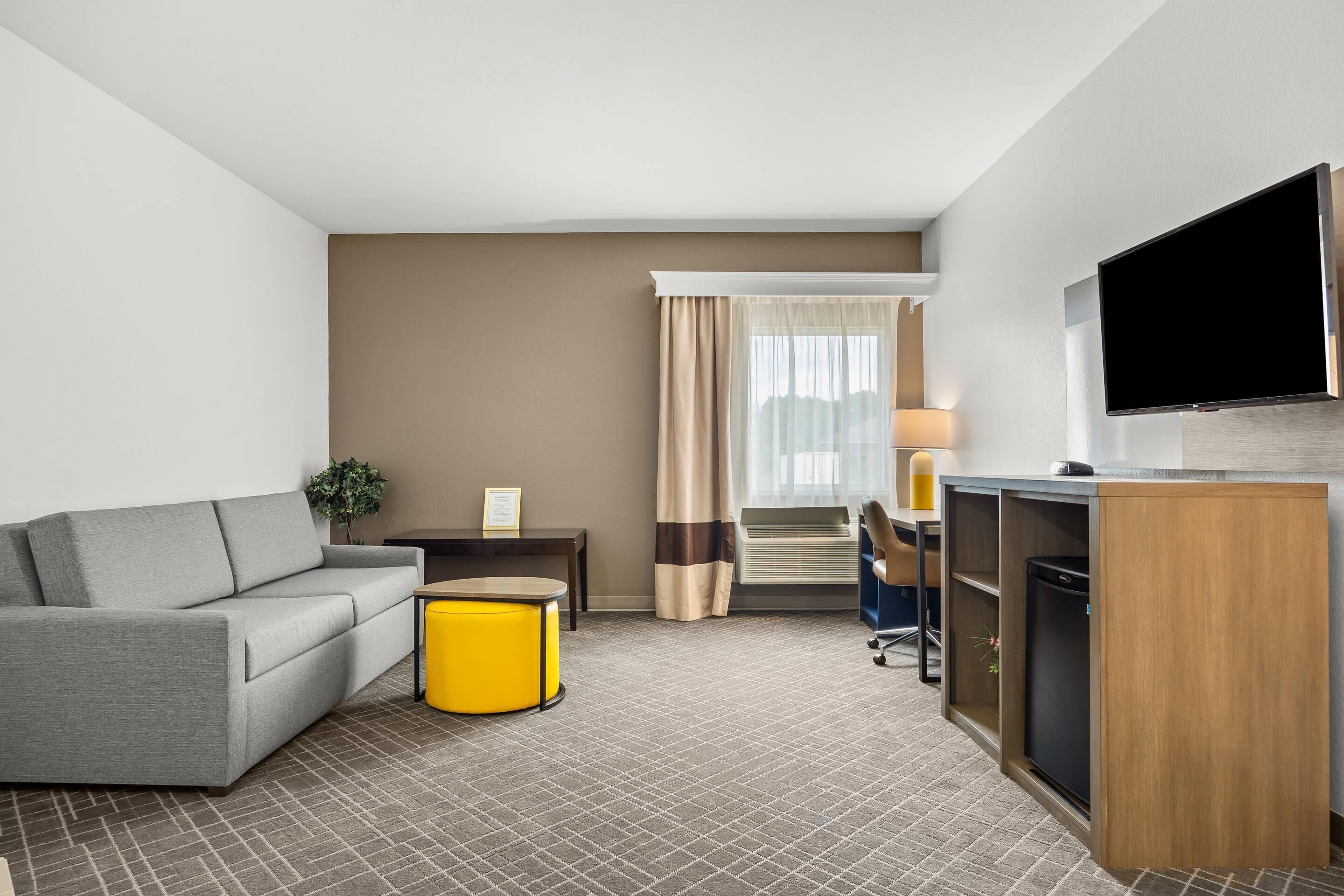 办公桌、熨斗/熨衣板、免费婴儿床、折叠床/加床（额外收费）