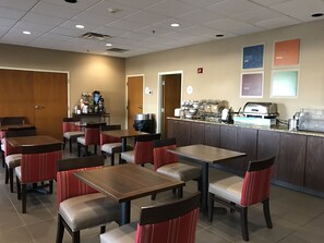 Free daily on-the-go breakfast  - Comfort Inn Louisville Southwest (Louisville)