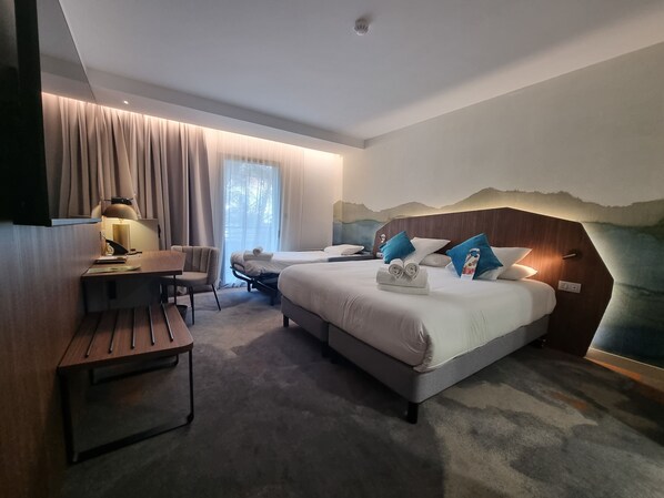 Privilege, Room, 1 King Bed with Sofa bed, Balcony, Garden View | Premium bedding, Select Comfort beds, minibar, in-room safe