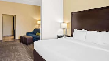 Suite, 1 cama King size y sofá cama, con acceso para personas discapacitadas, para no fumadores | Ropa de cama de alta calidad y escritorio