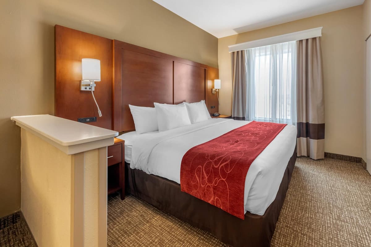 Premium bedding, pillowtop beds, in-room safe, desk