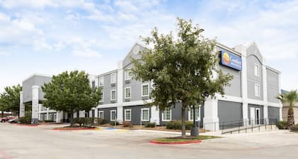 Comfort Inn and Suites Near Medical Center