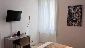 Chambre Double Standard | Fer et planche à repasser, Wi-Fi gratuit, draps fournis