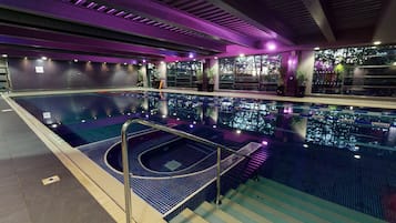 Indoor pool, pool loungers