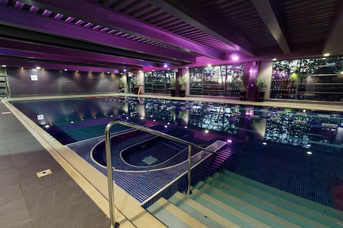 Village Hotel Leeds South