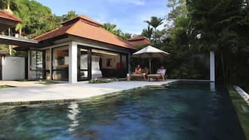 3 kolam renang terbuka, payung kolam