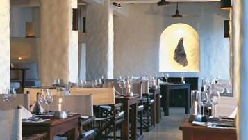 6 restaurants, breakfast served