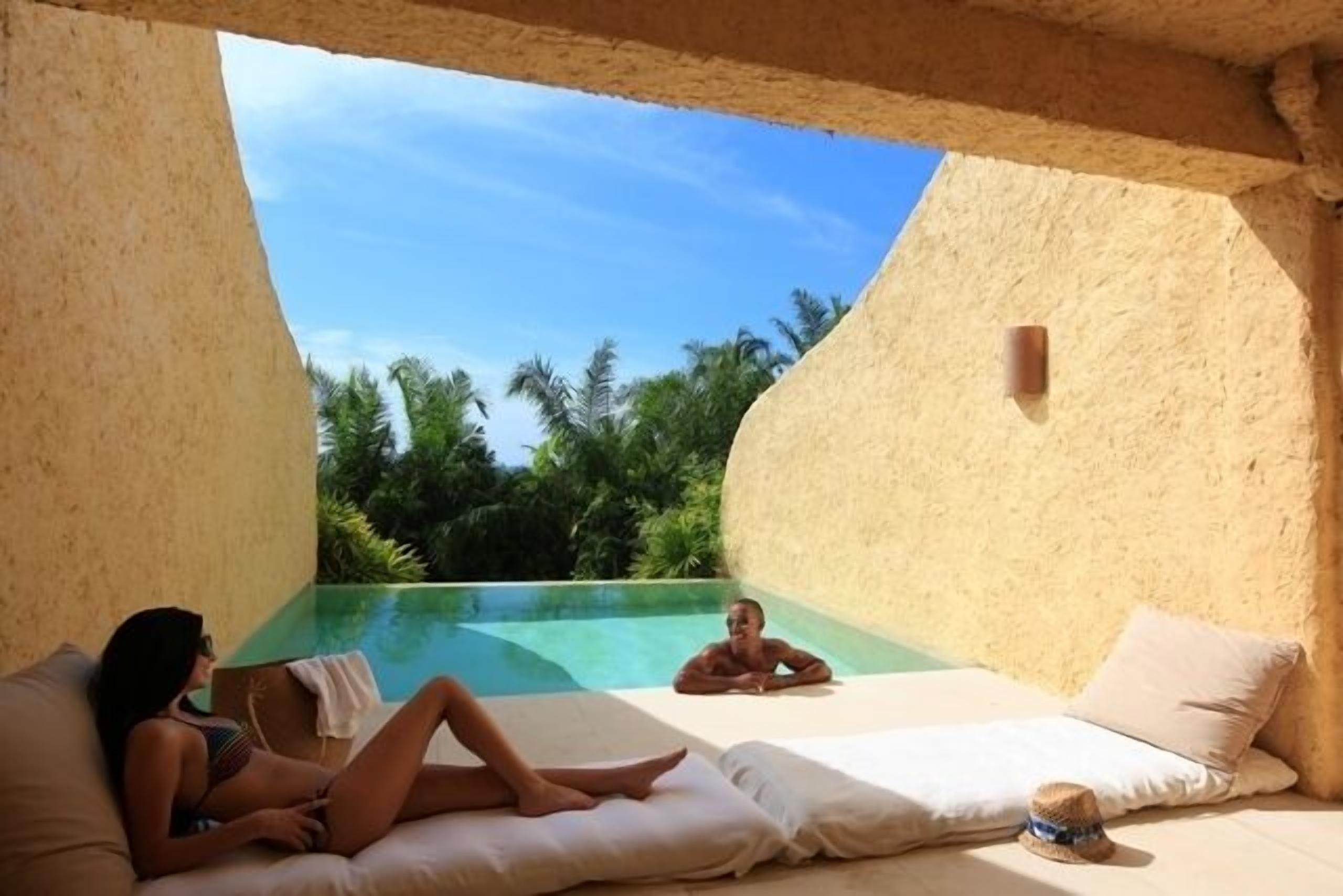 3 piscinas al aire libre, sombrillas