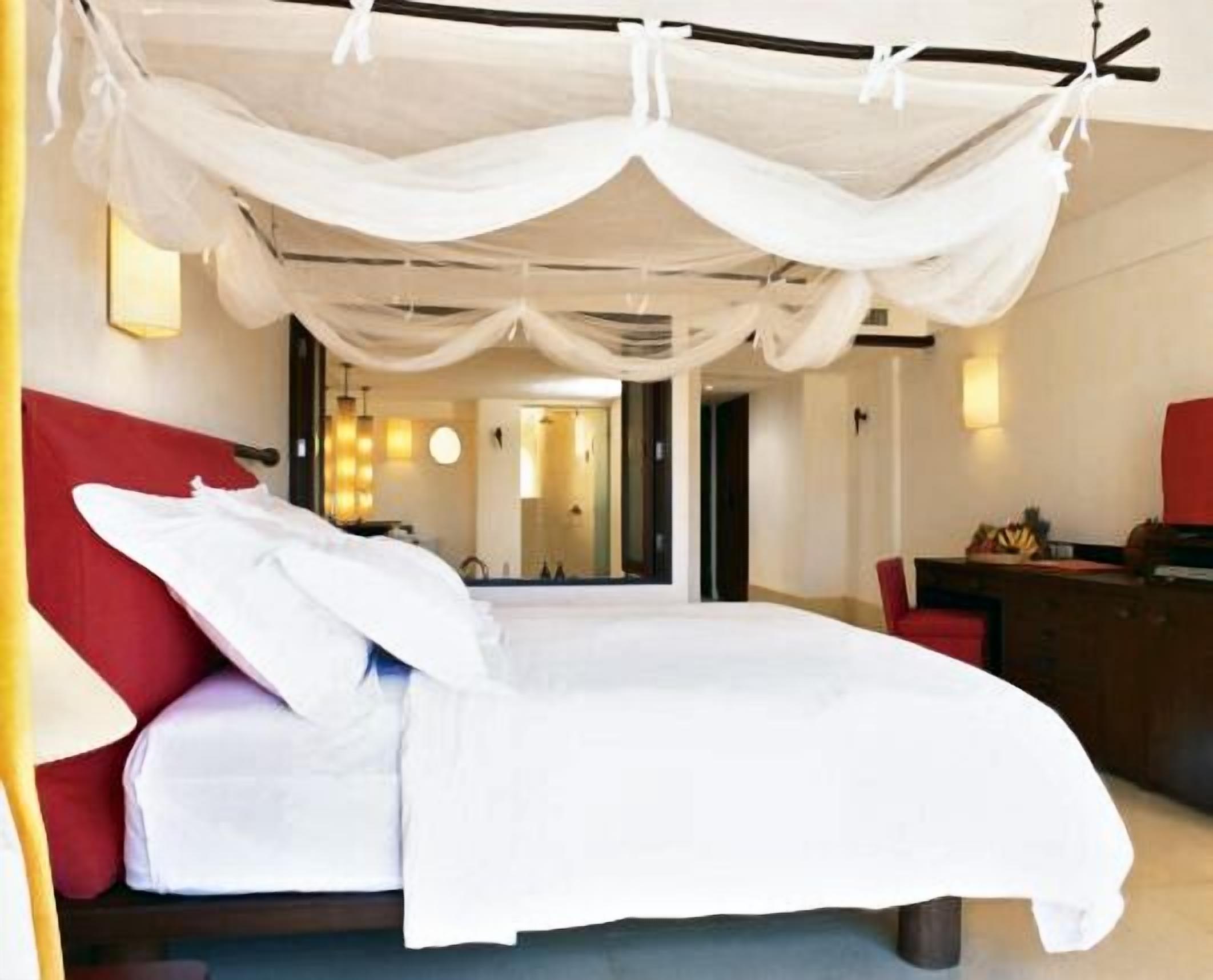 Premium bedding, pillow-top beds, minibar, in-room safe
