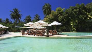 3 kolam renang terbuka, payung kolam