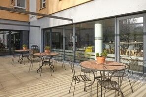 Terrace/patio - Comfort Aparthotel Carcassonne (Carcassonne)