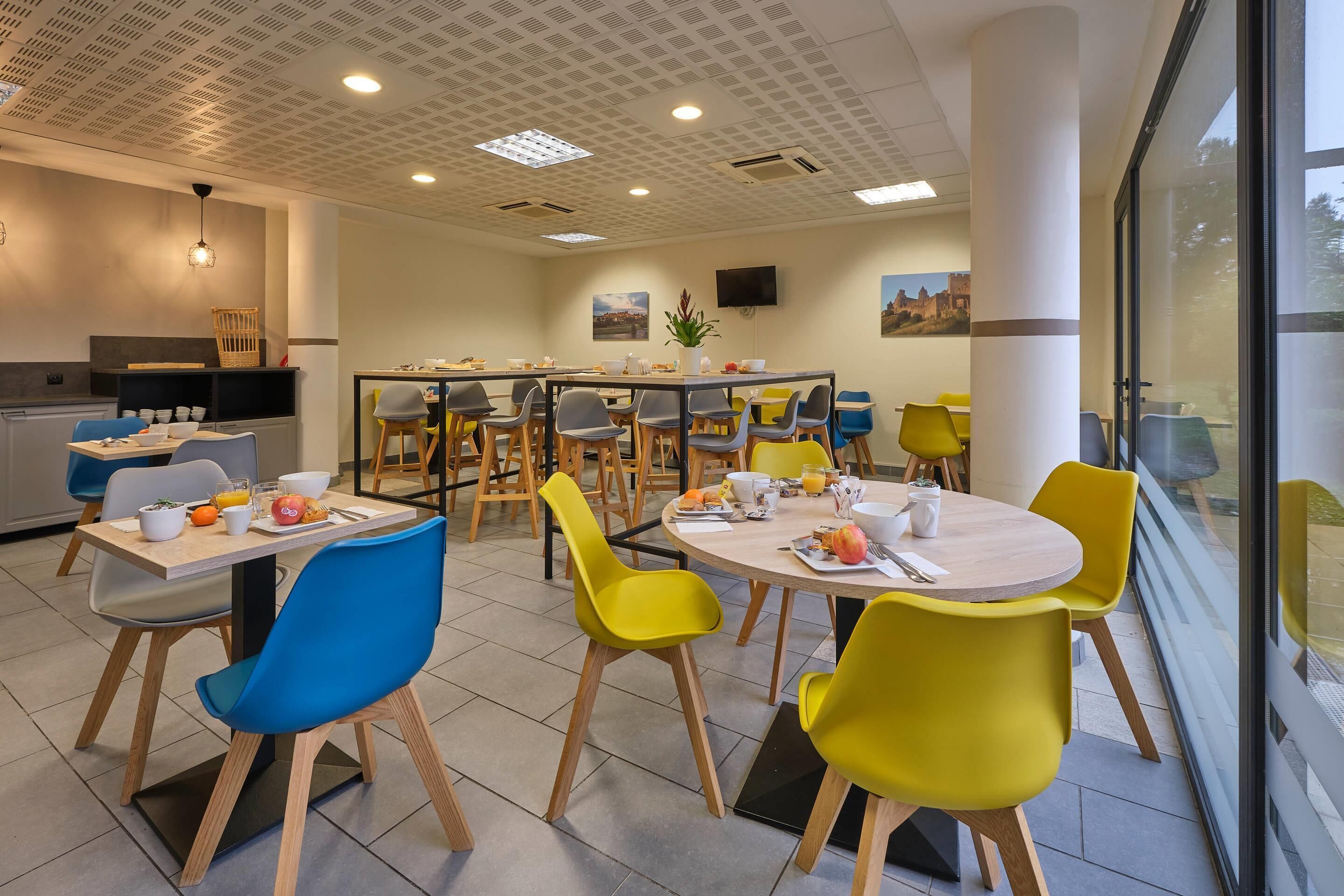 Daily continental breakfast (EUR 12.90 per person)
