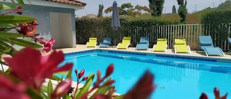 Seasonal outdoor pool, open 10:00 AM to 8:00 PM, pool loungers