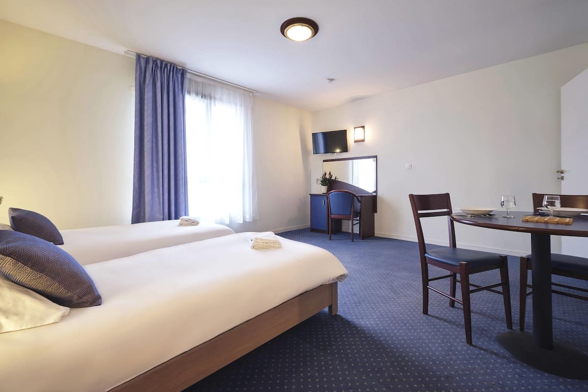 Studio twin | Bureau, fer et planche Ă repasser, Wi-Fi gratuit, draps fournis